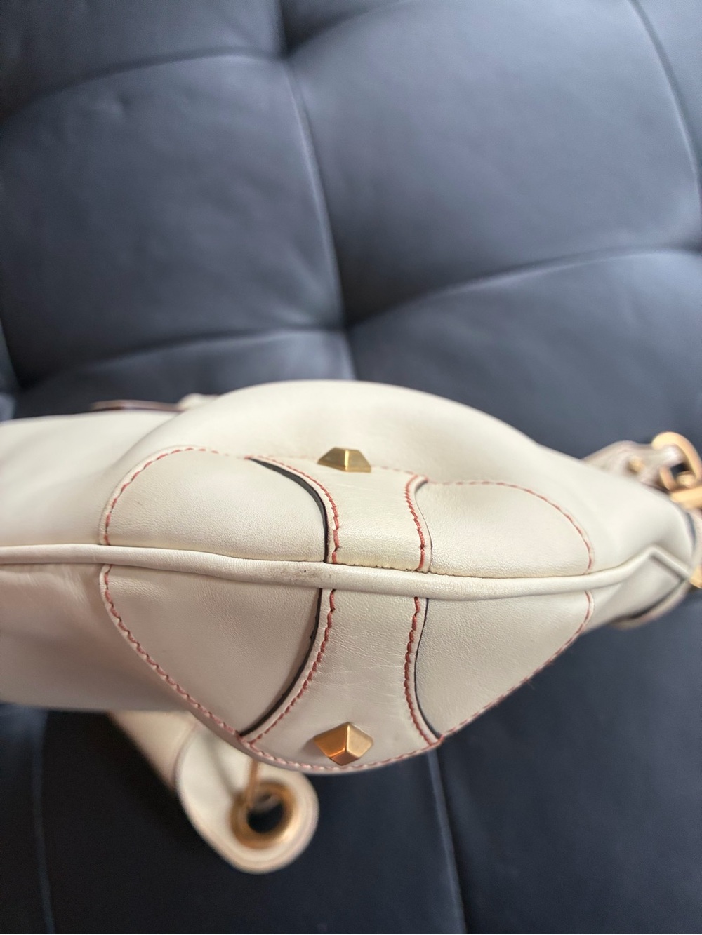 Gucci Cream Leather Jackie Nailhead Shoulder Bag with Gold Hardware - Picture 5 of 9